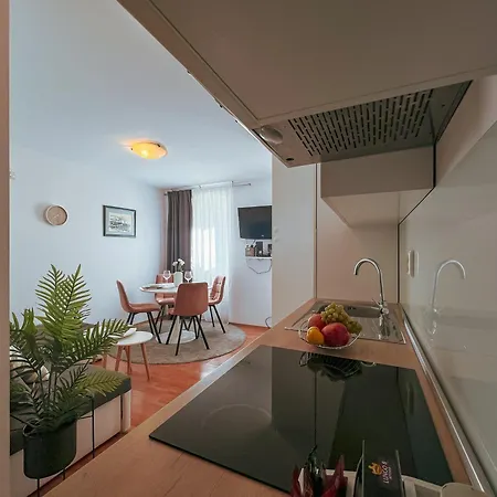 Ag Residence, Old * Split