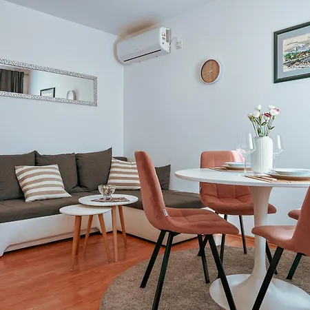 Daire Ag Residence, Old