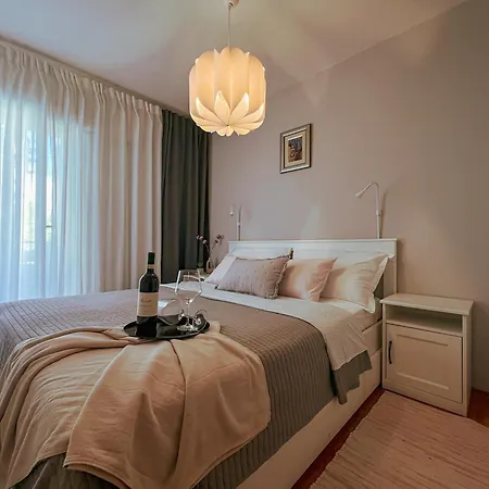 Daire Ag Residence, Old