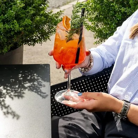 Ag Residence, Old * Split