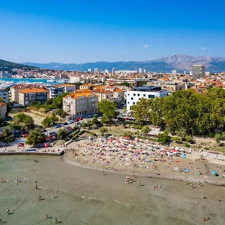 Ag Residence, Old Apartment Split